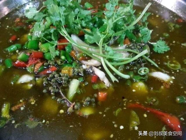 酸菜鱼火锅放什么配菜好吃,酸菜鱼火锅配什么配菜最好吃(5)