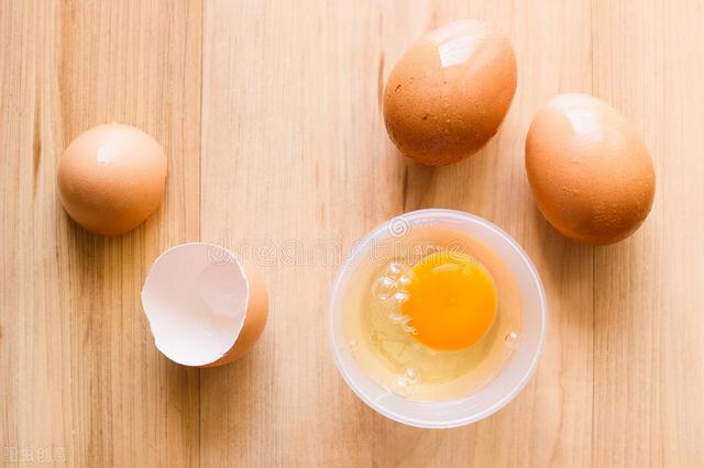 鸡蛋放冰箱里几个月了还能吃吗,鸡蛋放冰箱10个月没坏还能吃吗(2)