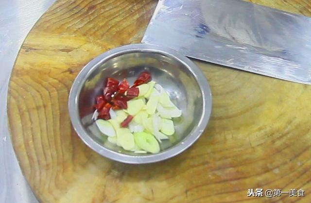 杏鲍菇和什么菜炒在一起,何大厨炒杏鲍菇的做法(4)