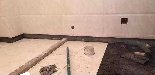 贴卫生间墙瓷砖正确步骤,贴卫生间瓷砖墙压地好还是地压墙好(4)