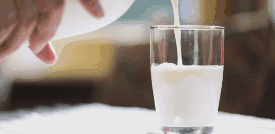 怎么分辨脱脂牛奶和高脂牛奶,脱脂牛奶和全脂牛奶哪种更好(1)