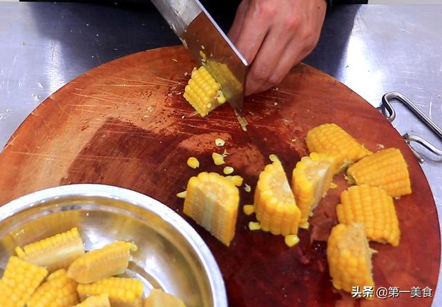 肋排焖饭家常做法,电饭煲白萝卜饭的做法(4)