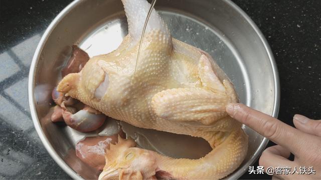 客家咸香鸡最正宗的做法,客家隔水蒸咸鸡的正宗做法(4)