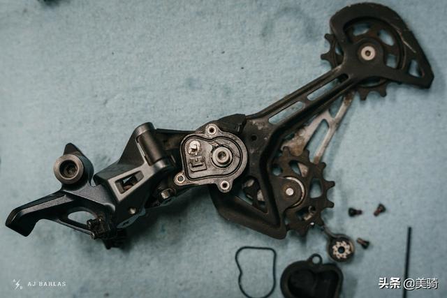 自行车快拆杆弹簧安装方向,自行车快拆杆和空心轴的安装视频(33)