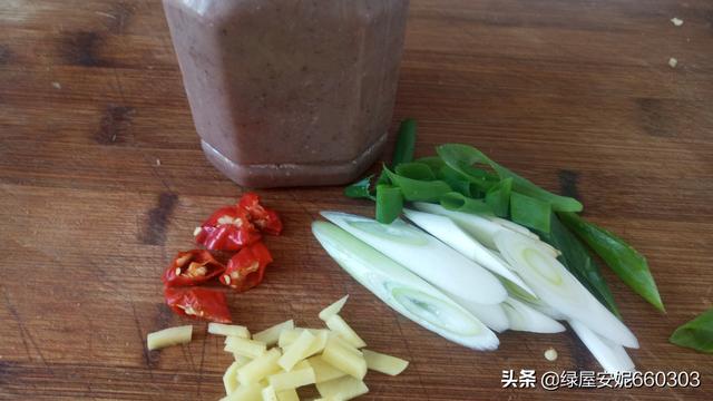 大葱虾酱炒豆腐的家常做法,虾酱炒豆腐的做法最正宗的做法(2)