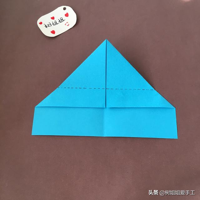 最简单的纸飞机折法,最简单的纸飞机而且飞得远(2)