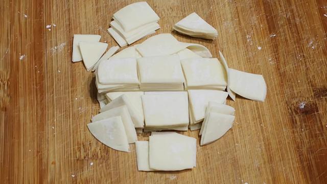 剩饺子皮怎样处理,剩下的饺子皮边角料怎么办(3)