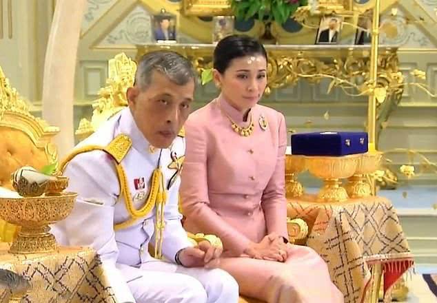 泰国国王的六个妻子,泰国国王有三十个王妃(9)