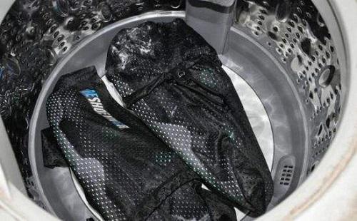 洗衣机洗鞋子能洗干净吗,鞋子可以用洗衣机洗吗(2)
