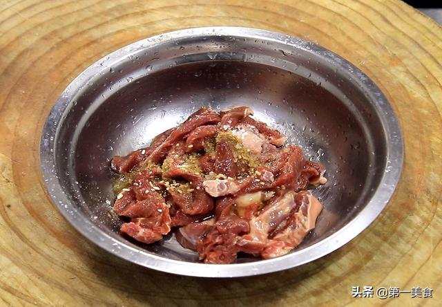 速食黑椒牛柳怎么做,半成品黑椒牛柳的做法(4)