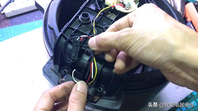 苏泊尔电压力锅显示e0解决视频,电磁炉出现e0快速解决方法(3)