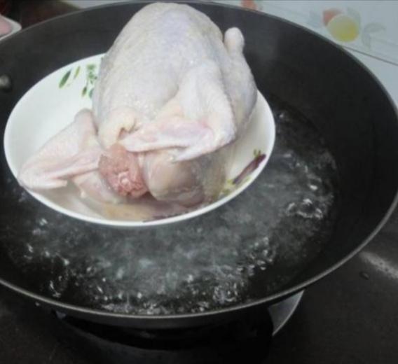 隔水蒸鸡要提前抹多少盐,蒸鸡用开水还是冷水一起蒸(4)