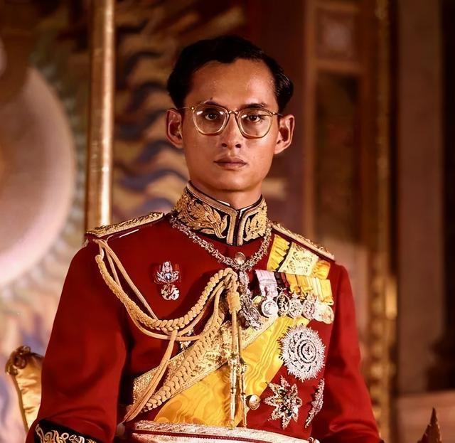 泰国国王权力到底有多大,泰国国王的权力有哪些(4)