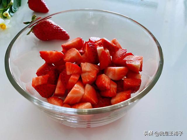 奶香草莓布丁家常做法,草莓牛奶布丁的正确做法(4)