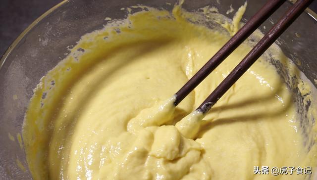 酸奶玉米饼不用鸡蛋的做法,玉米面鸡蛋酸奶饼做法(2)