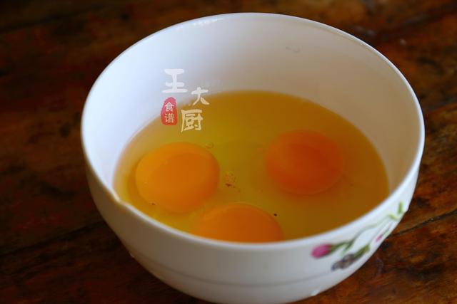 腐竹炒鸡蛋的教程,腐竹炒木耳鸡蛋家常做法(3)