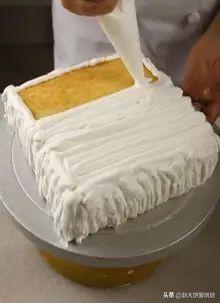 蛋糕侧边抹面的技巧和手法,蛋糕抹面技巧手法教程(18)