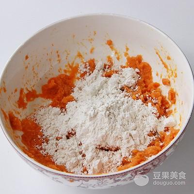 红薯油饼最简单的做法,红薯油饼用普通面粉做法(4)