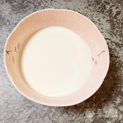 蛋奶小布丁制作,怎么用牛奶做成小布丁(2)