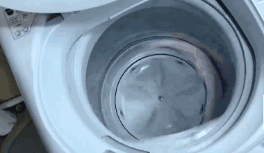 用醋洗洗衣机的方法,在家白醋洗羽绒服的小窍门(3)