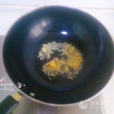 雪菜咸菜怎么炒好吃,黄豆雪菜小咸菜做法(3)