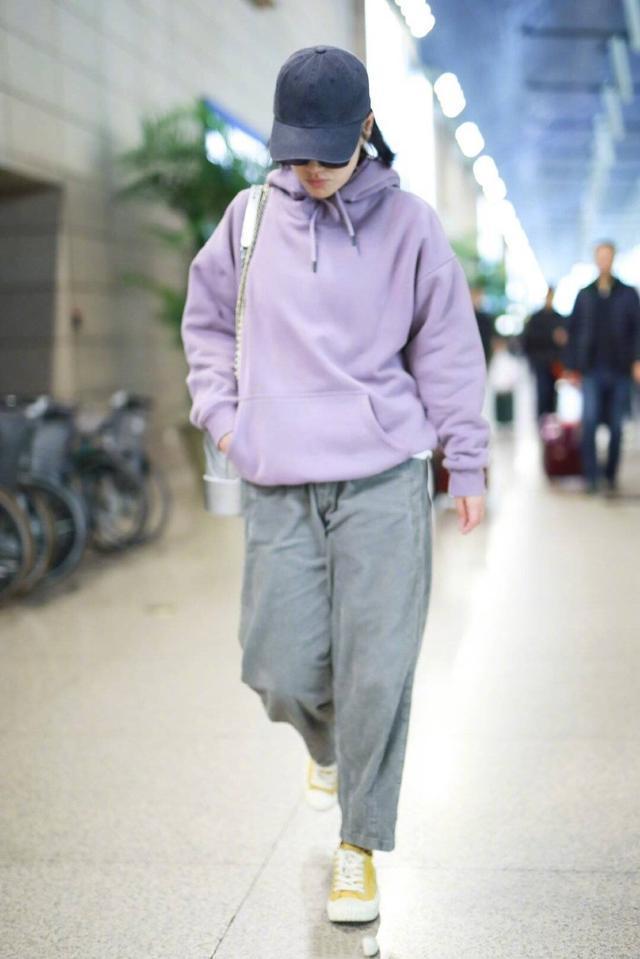 紫色卫衣下装怎么搭配才好看,紫色卫衣搭配什么裤子好看男(3)