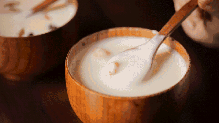 喝酸奶的好处和最佳时间,常喝酸奶的好处和坏处(1)