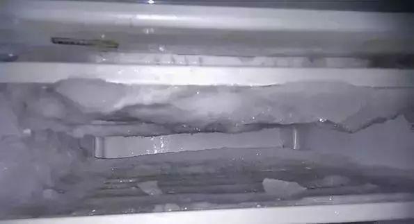 冰箱冷冻层结霜严重什么原因,冰箱冷冻结霜怎么解决(5)