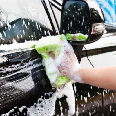 牙膏擦完车必须用水洗一下吗,牙膏用毛巾擦车漆完要用水清洗吗(4)