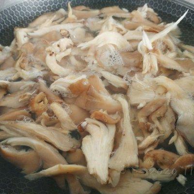 冷冻蘑菇怎样做好吃,冻过的蘑菇的吃法(2)