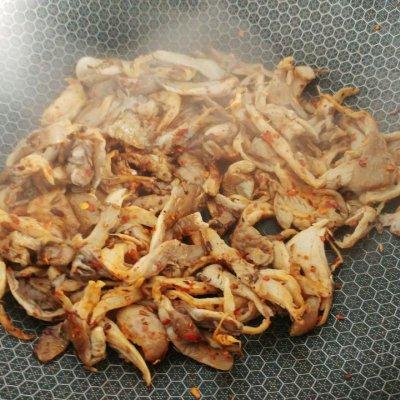 冷冻蘑菇怎样做好吃,冻过的蘑菇的吃法(6)