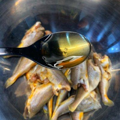 小黄鱼酥脆做法大全,骨肉酥脆的小黄鱼是如何做的(3)