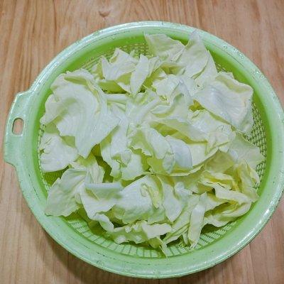 圆白菜怎么炒好吃不酸,圆白菜如何炒的不出水(4)