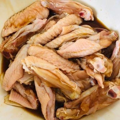 蒜香蚝油鸡翅正宗做法,蚝油炒鸡翅的做法(3)