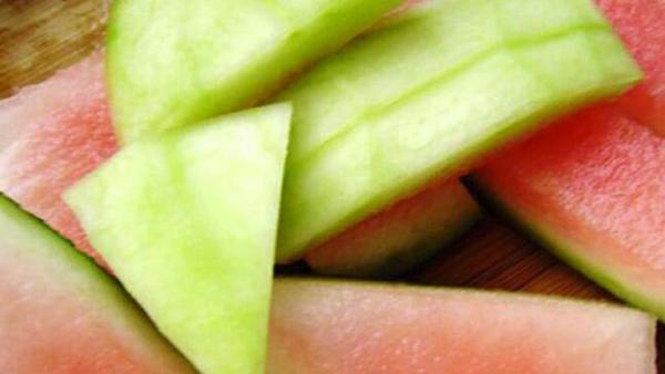 西瓜皮的10种食用功效,湿气重可以吃什么水果排湿(3)