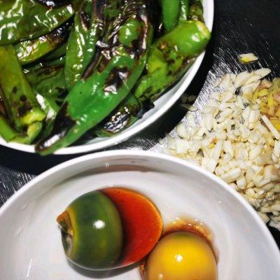 在家怎样做辣椒皮蛋,青椒皮蛋最简单做法(3)