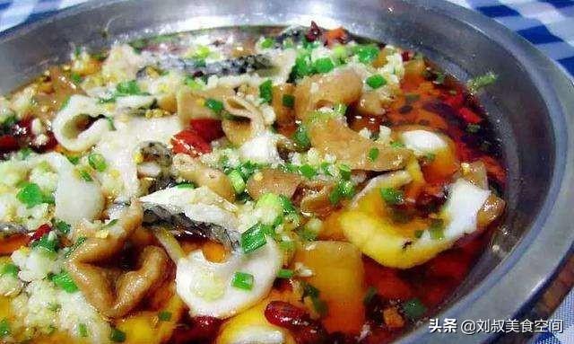 酸菜鱼火锅放什么配菜好吃,酸菜鱼火锅配什么配菜最好吃(3)
