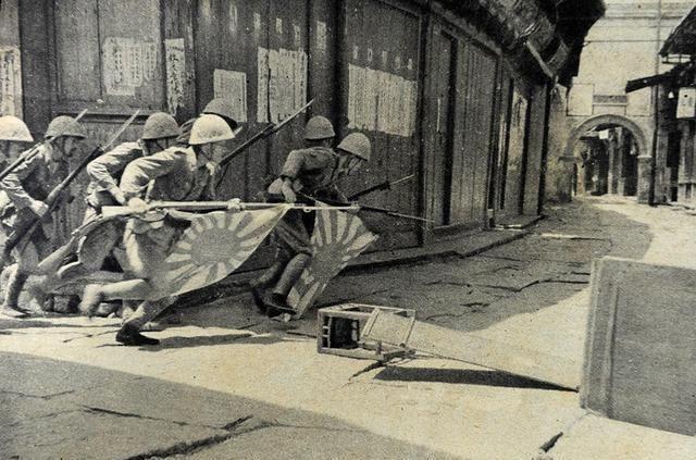 日本兵为什么枪上带个旗,为什么日本兵要佩指挥刀(3)