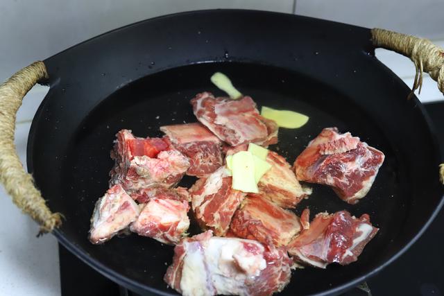 涮牛肉的汤底做法及配料,家庭清汤涮牛肉的做法(4)