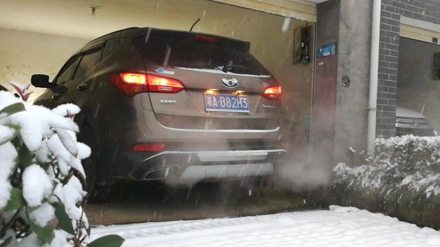 下雪车停在外面有影响吗,下雪天车停在外面对车有伤害吗(1)