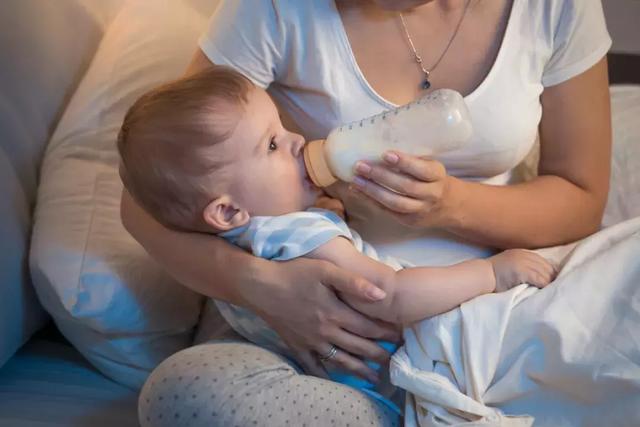 婴儿吃奶量太少怎么办,婴儿吃奶量标准表(4)