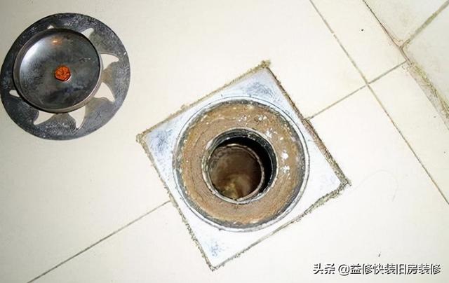 抽水马桶底部有臭味怎么处理,抽水马桶老往外反臭味(2)
