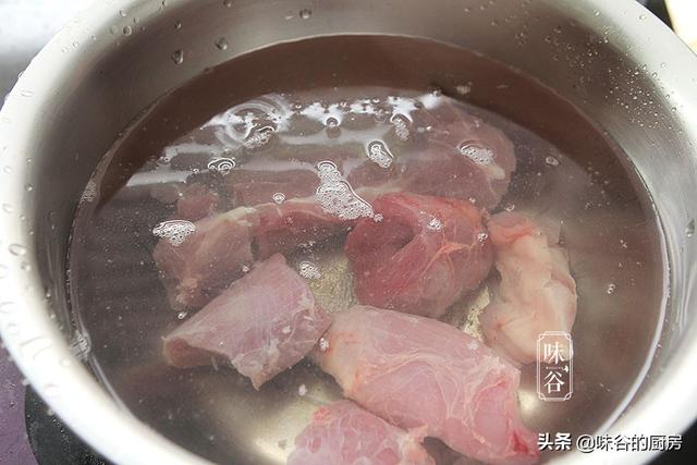 猪小腱子肉煲汤功效,猪腱子肉要怎么炖汤有营养还好吃(4)