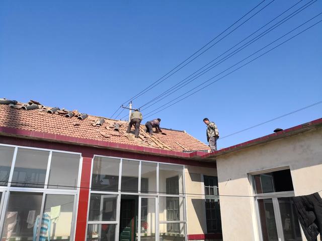 楼顶吊车怎么固定,吊车上屋顶的办法(1)