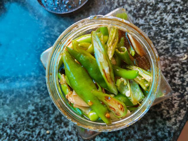 小辣椒怎么腌可长期保存,小尖椒腌制最简单的方法(7)