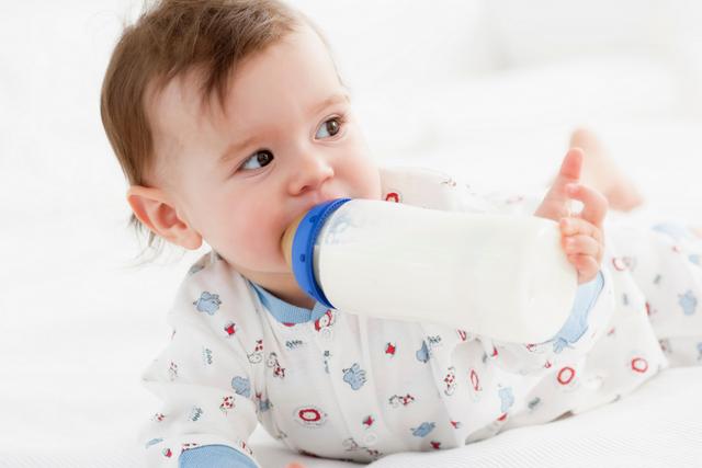 1-2岁奶粉量对照表,配方奶要喝到几岁(3)