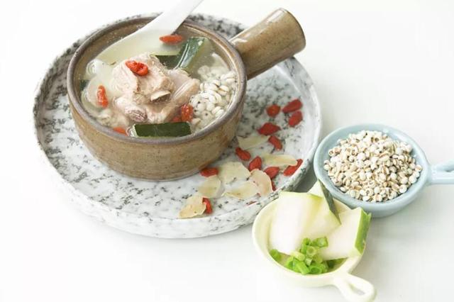 白萝卜玉米牛骨汤有什么作用,牛骨煲红萝卜玉米汤有什么功效(2)