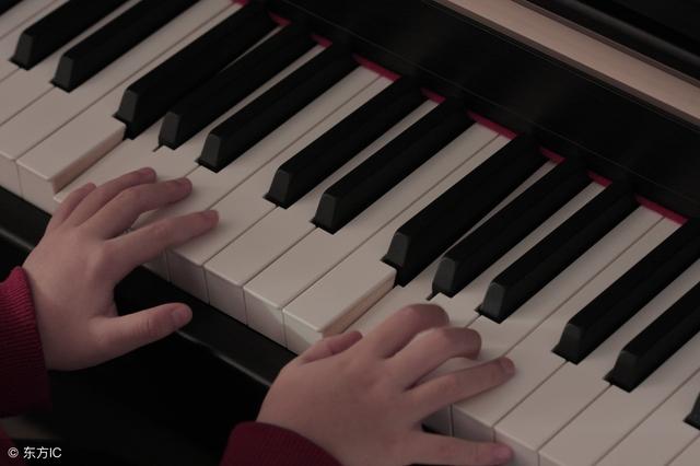 怎样才能学会弹电子琴,怎么能快速的学会弹电子琴(1)