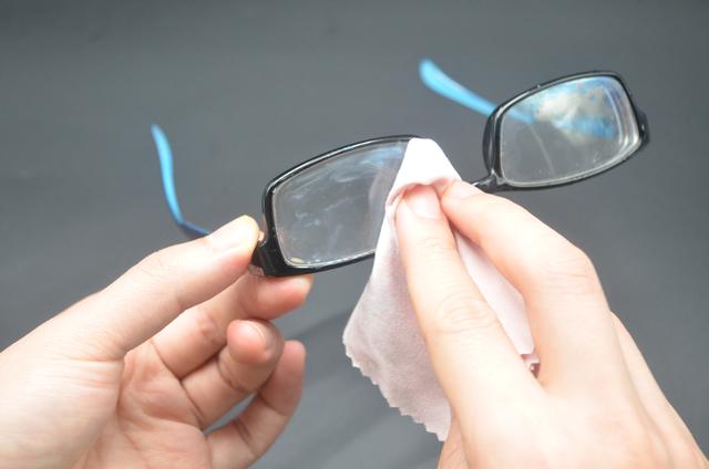 怎么解决戴眼镜戴口罩不起雾,戴口罩如何戴眼镜不起雾(5)