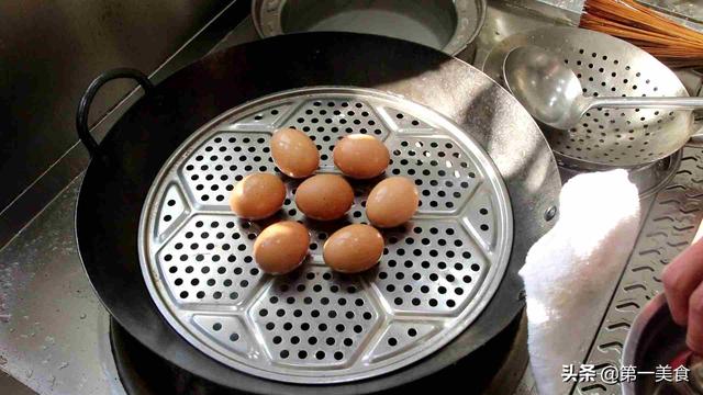 五香茶叶蛋的正宗做法,卤鸡蛋怎么做才入味又好吃(2)